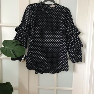 Like new: Most fun top! Loft tiered ruffle sleeve